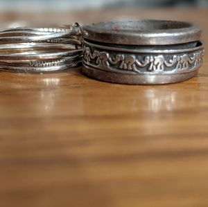 Set of two silver rings